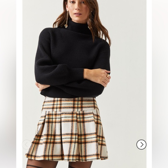 Francesca’s Plaid Pleated Mini Skirt - Picture 3 of 9